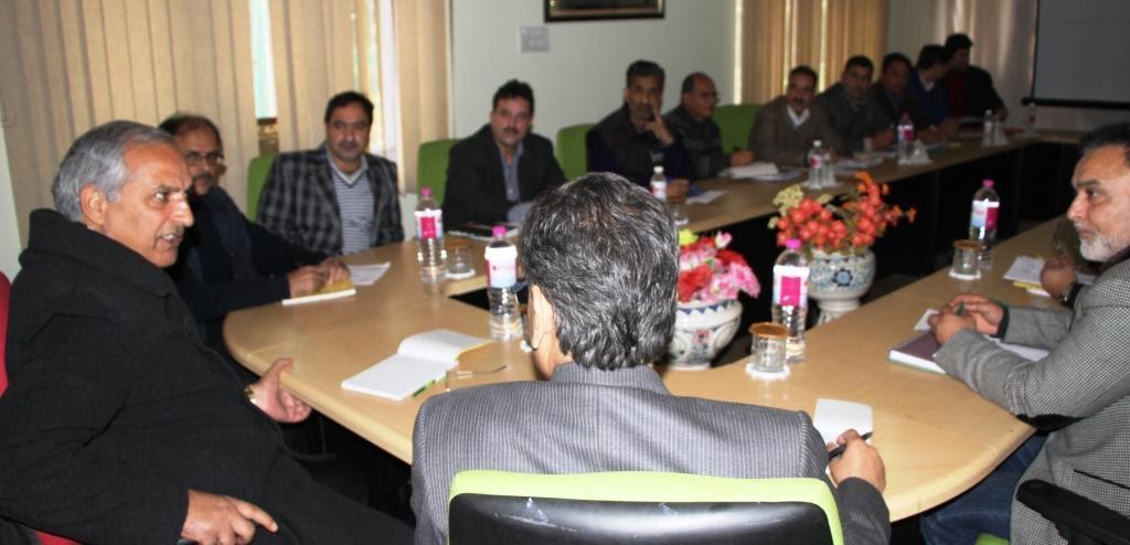 Veeri reviews I&FC, PHE schemes in Anantnag