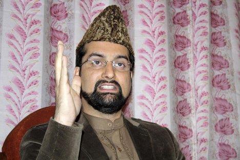 Mirwaiz pays tributes to Hazrat Sheikh Hamza Makhdoom (R.A)