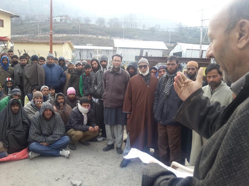 Rasheed addresses agitating NHPC workers inside NHPC premises