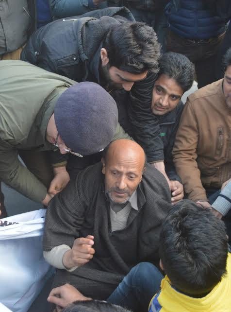 Police foils AIP’s CM’s residence gheraw against Ishtiyaq Chowdhry’s killing