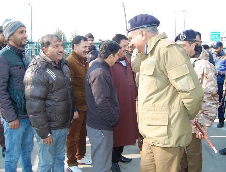 Rajendra visits Hazratbal, inspects arrangements