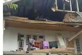 Tremors damage 40 houses in Karnah
