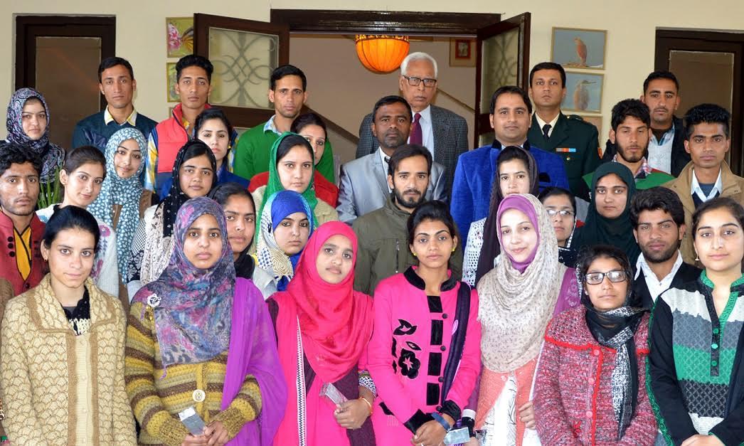 Governor reviews performance under “UDAAN” and outcome of on-campus recruitments in the State universities