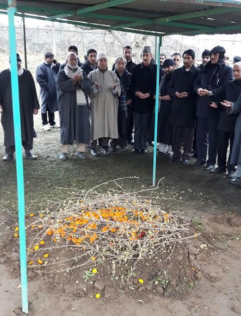 Azad visits late CM Mufti's graveyard in Bijbehara