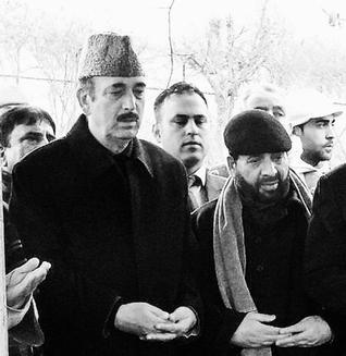 No politics in offering condoling Mufti family: Azad
