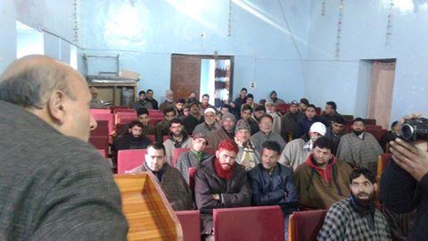 Rasheed addresses workers in Shopian