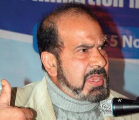 Renzushah pays obeisance at Hazrat Ahmed sahib Tarbali