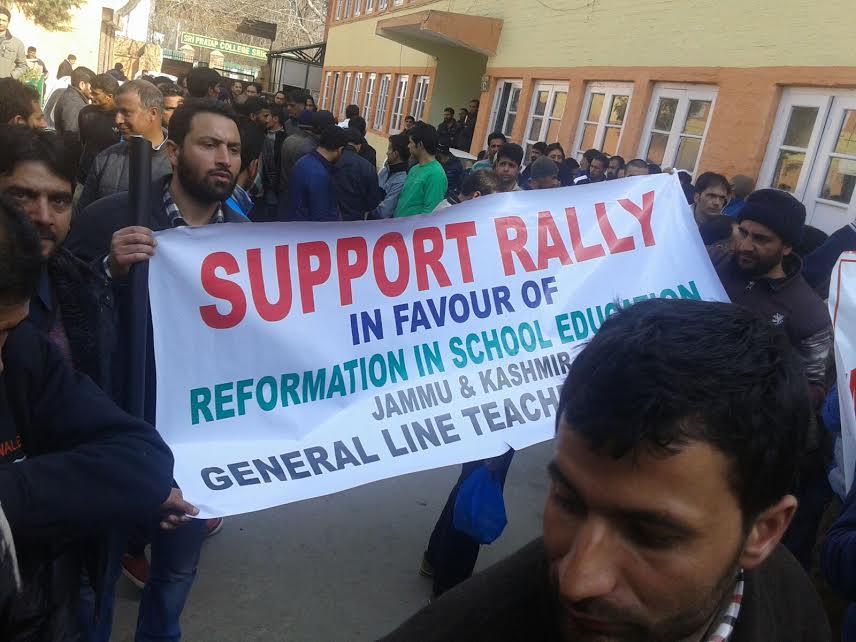 Teachers hold rally in support of DSEK
