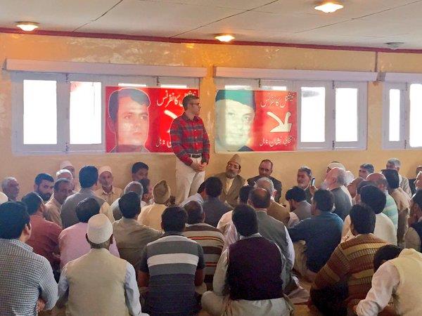 Leh delegation meets Omar