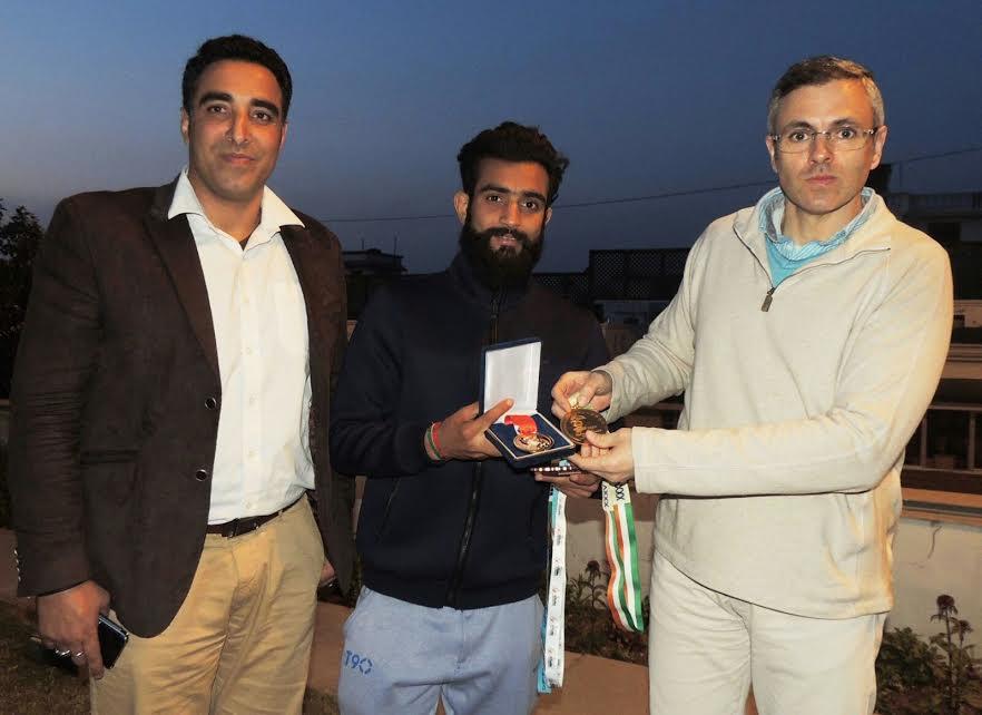 Omar felicitates Surya on bagging Gold Medal in Wushu