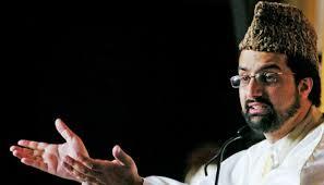 Mirwaiz pays tributes to slain militants
