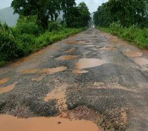 Bad road condition irks Mominabad Kambad residents