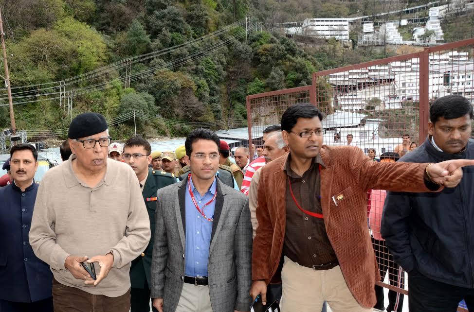 Governor inspects new Katra–Adhkuwari Track