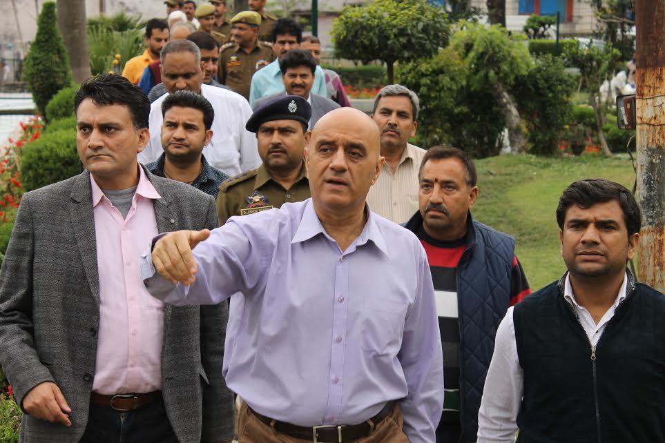 Parvez Dewan inspects proposed site for light & sound system