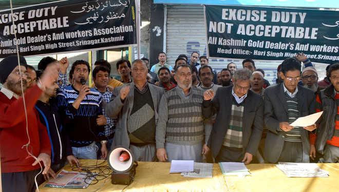 Valley jewelers stage protest march, strike enters 25th day