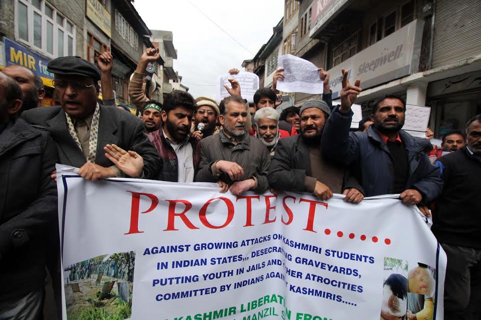 Police foil JKLF protest against assault on Kashmiri students