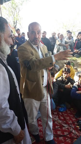 Renzushah addresses people at holy shrine of Hazrat Baba Saleha (RA)