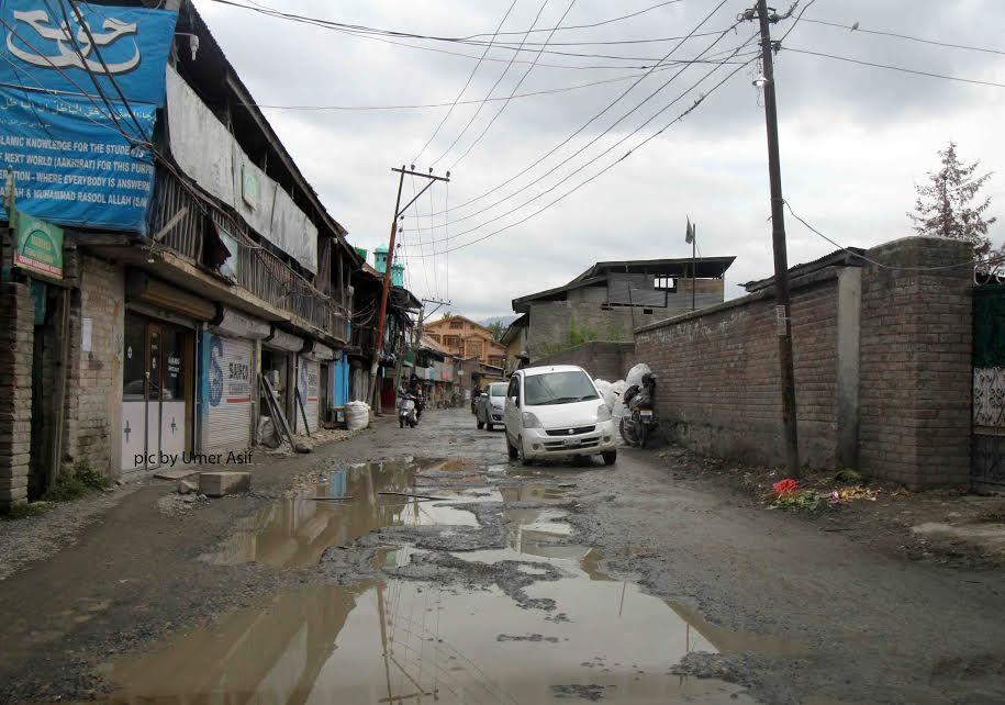 Batamaloo to bypass road irks people