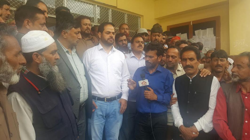 Vikar led by deputation meets DDC, raise NFSA, NH issue