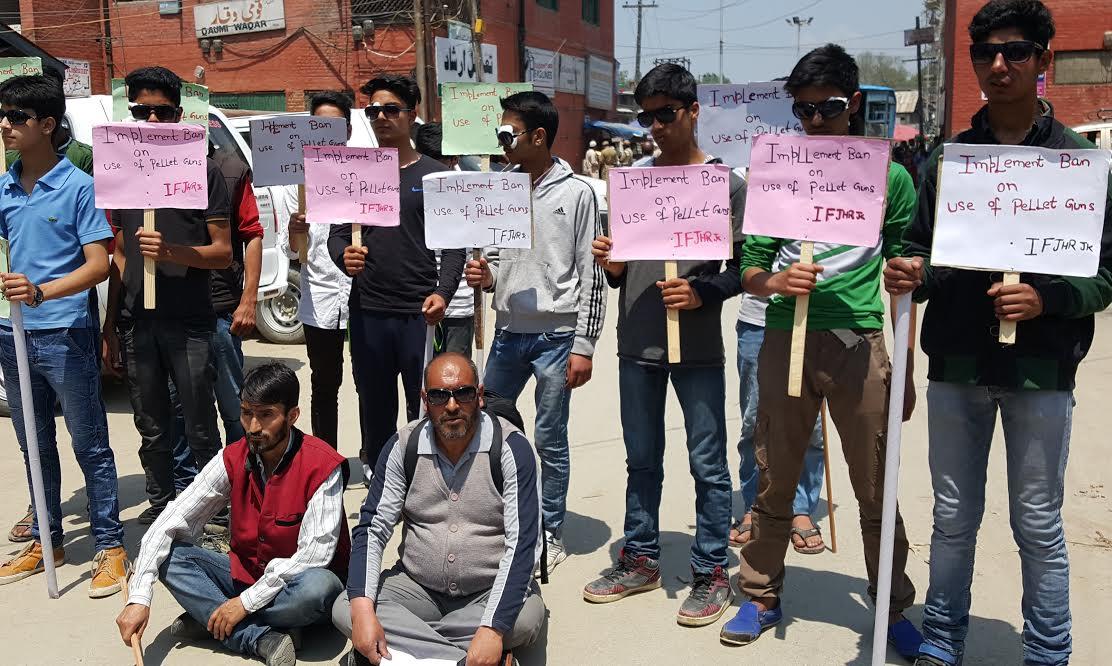 IFJHRJK holds solidarity protest with pellet gun victims