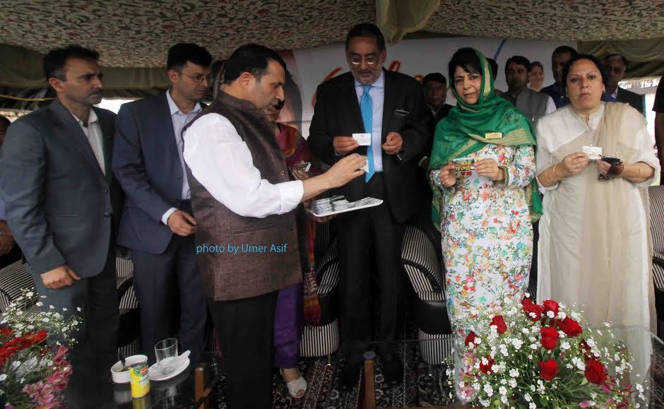 Don’t use my pictures at public places: CM directs officials