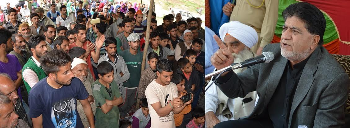 Kohli holds public grievances redressal camps in North Kashmir