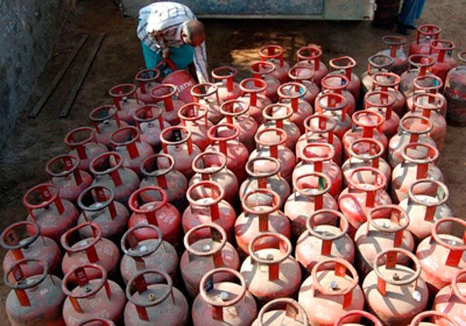 Illegal sale of LPG cylinders continue unabated