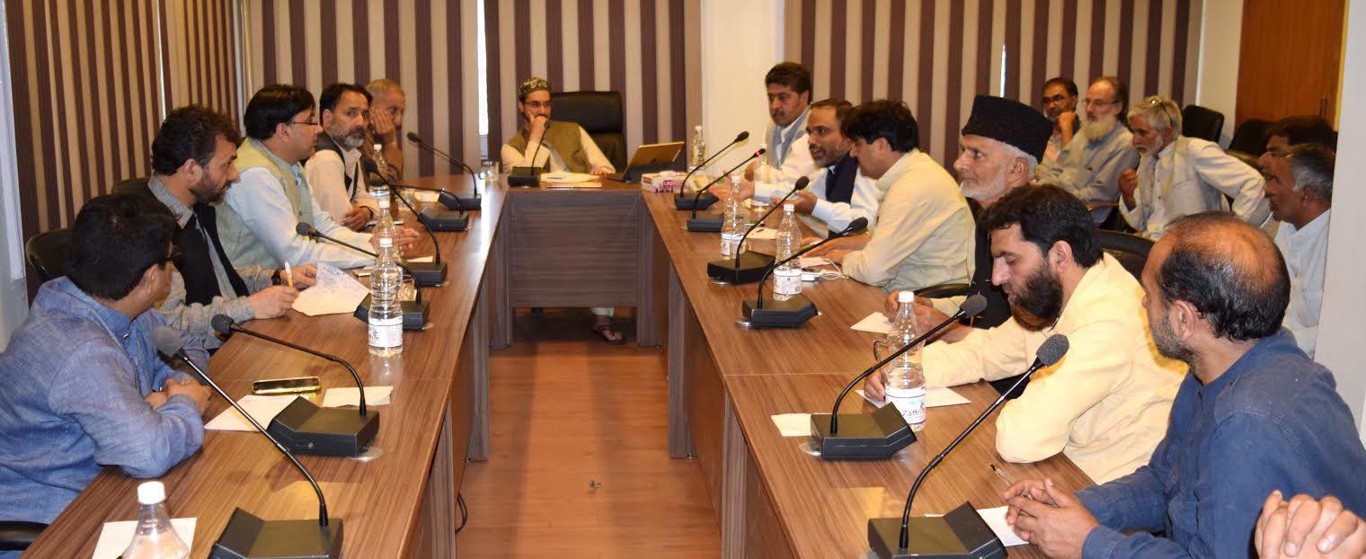 Mirwaiz chairs APHC Executive meet