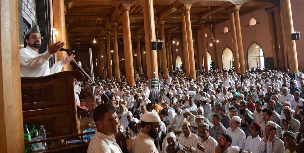 Govt itself raking very sensitive issues: Mirwaiz