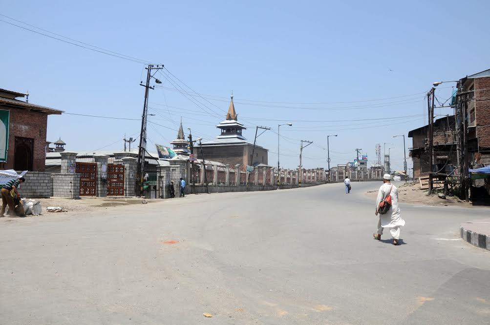 Khudwani, Qaimoh observe shutdown against arrests of local youth