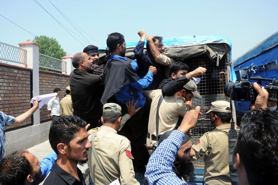 Police foil JKCDF’s protest; detain scores of its members