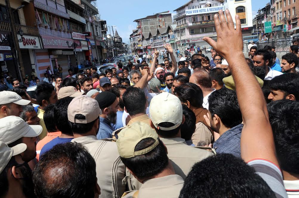 Street vendors protest against Govt