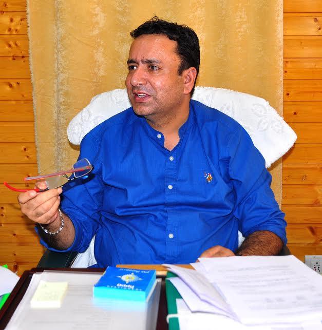 No shortage of essential commodities in Kashmir: Govt