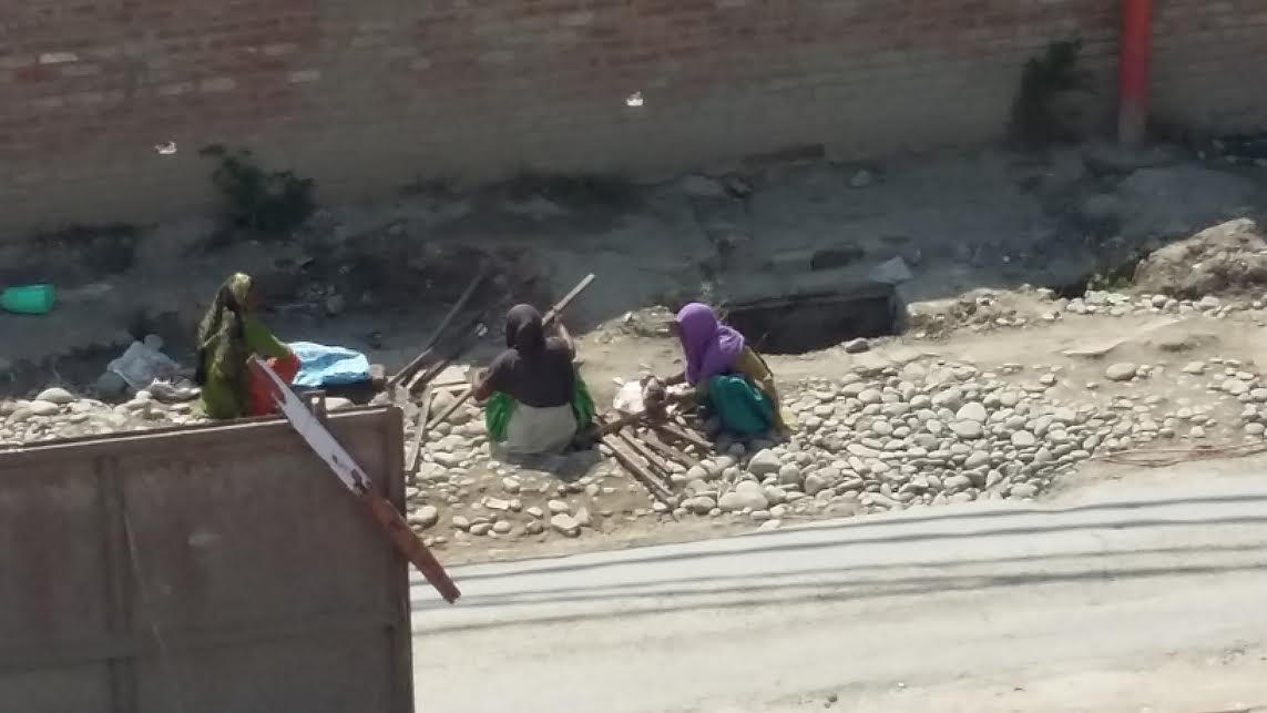 Non-local slum dwellers steal BSNL wires