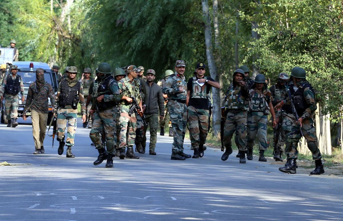 Militants attack army convoy in Kralgund, Army launches manhunt