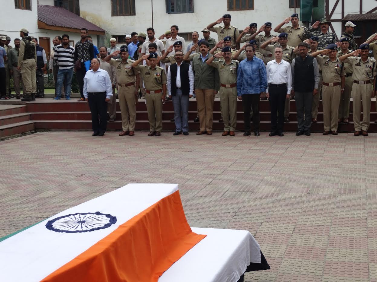 Wreath laying ceremony held at DPL Srinagar