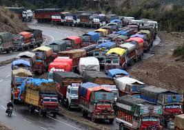 Hundreds commuters stranded at Qazigund as Tunnel closes during night