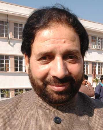 If Modi is sincere, Delhi should start unconditional dialogue with Kashmiris: Hakim Yasin