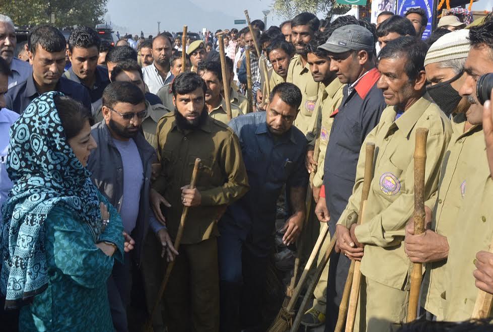 On Gandhi Jayanti CM launches special sanitation week