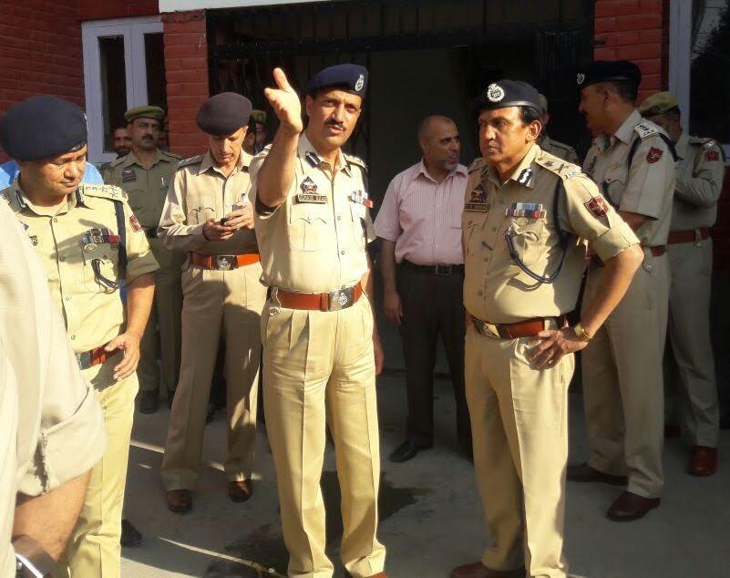ADPG reviews construction work in Anantnag
