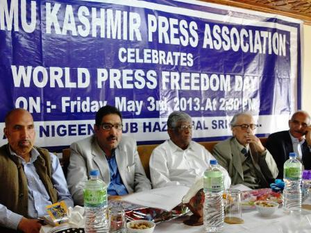 JKPA condemns ban on Kashmir Reader