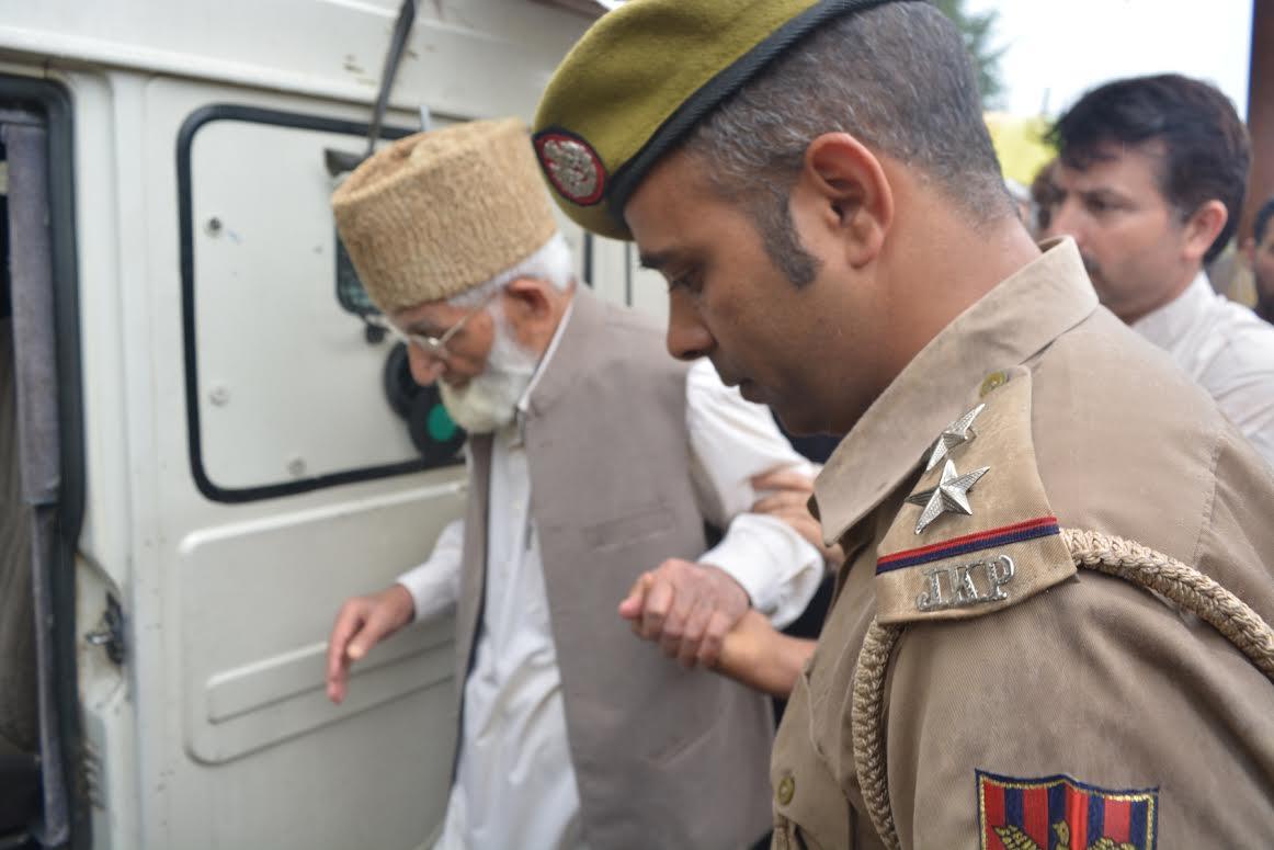 Geelani flays Govt for imposing restrictions on Muharram processions