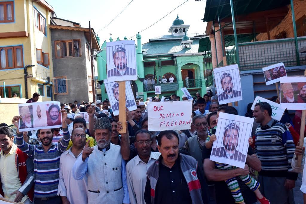 Despite curfew, people observes Ashoora with religious fervor: Hurriyat (M)