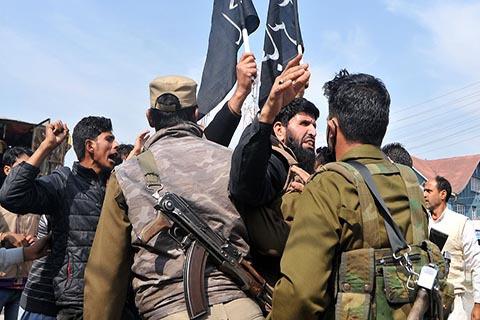 Shiite mourners defy curfew in Shalimar