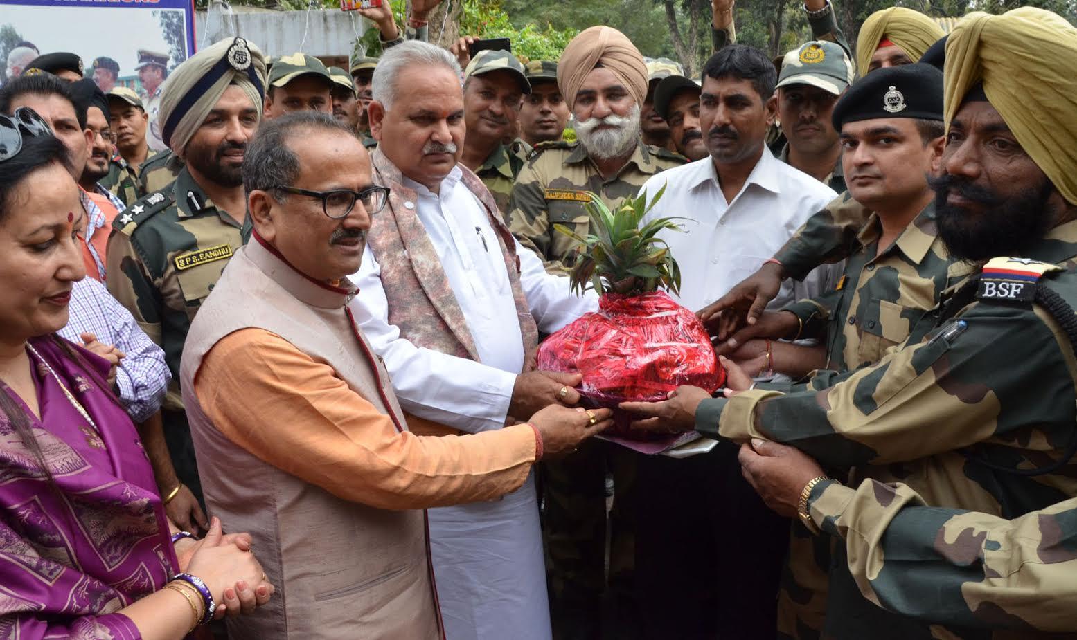 Dy CM hosts Diwali Milan