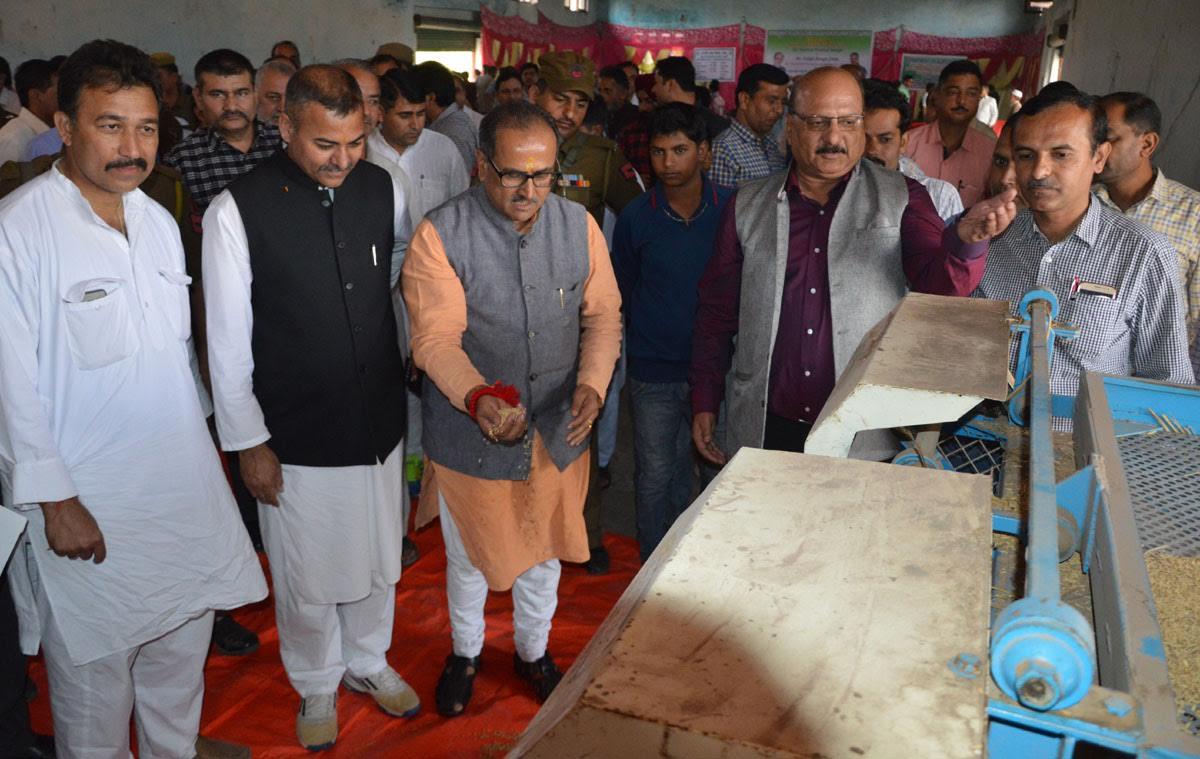 Dy CM inaugurates 2 Paddy procurement centres at Billawar