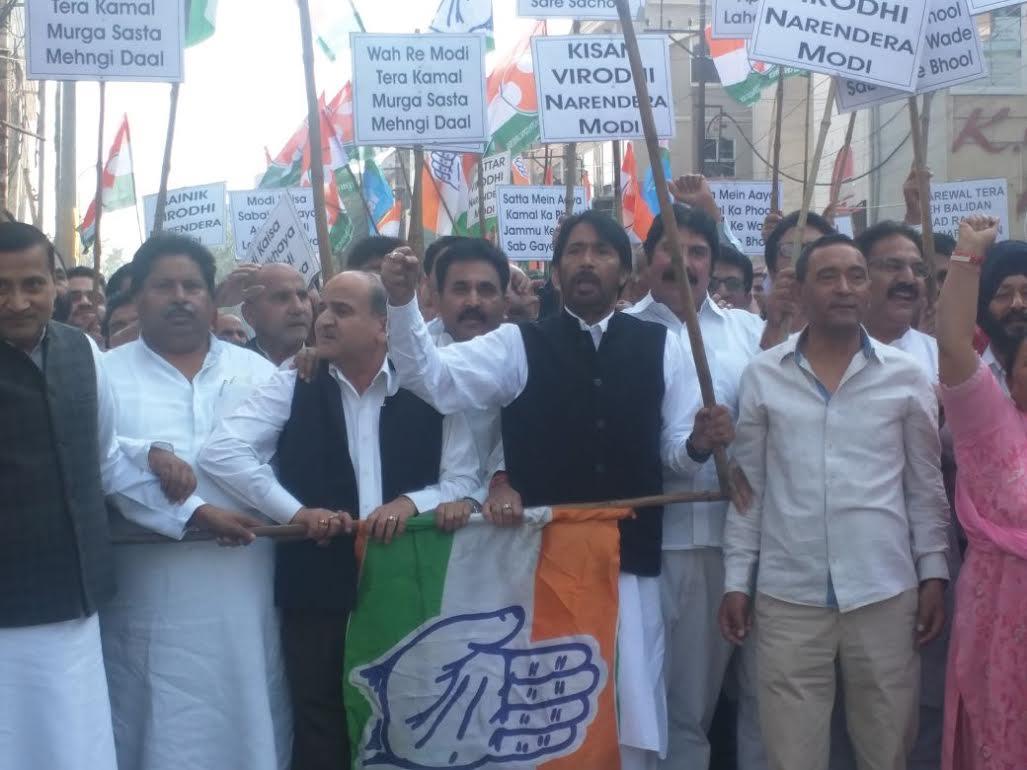 Police use batons to foil Congress march in Jammu, scores injured