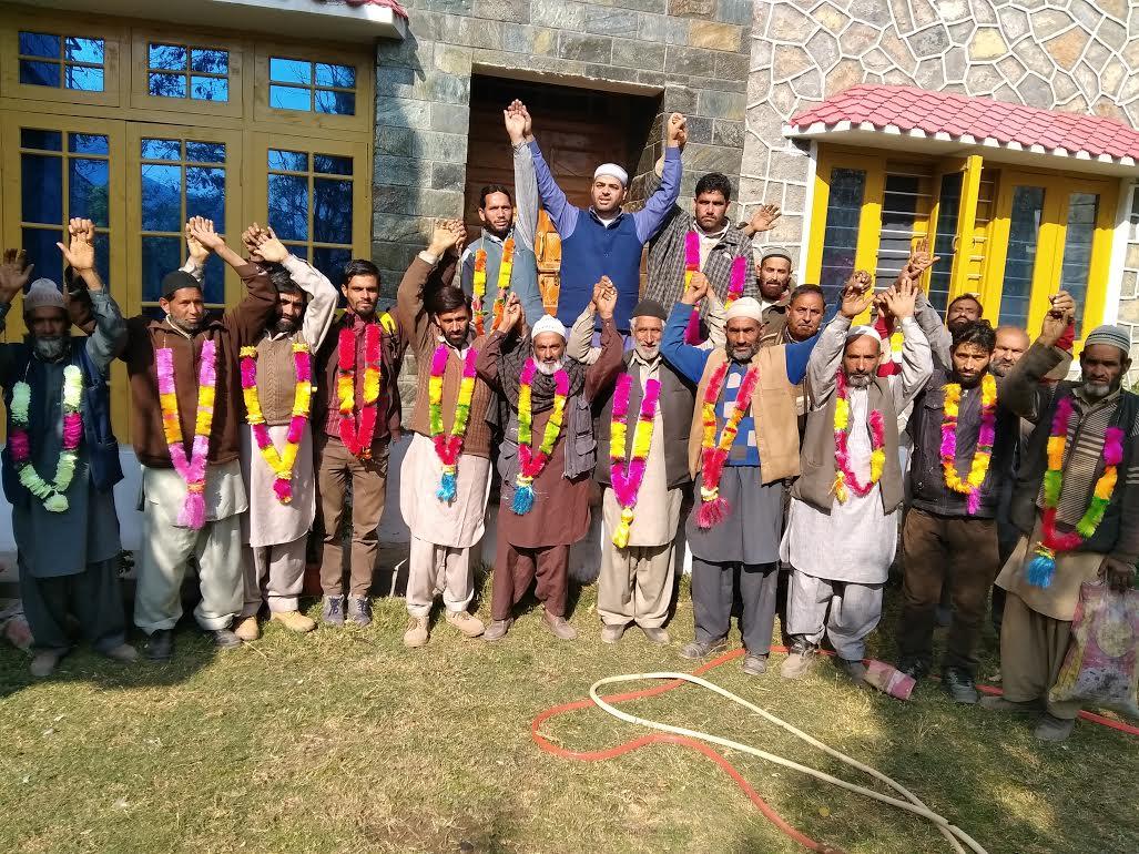 Dozens political workers joins Congress