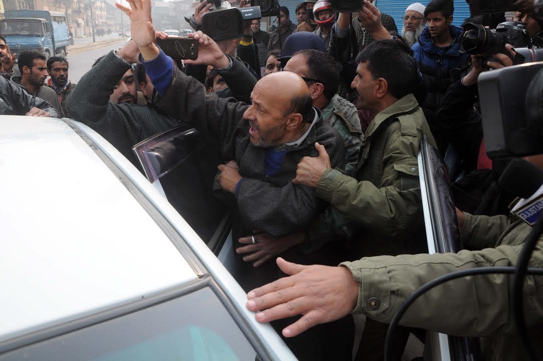 Defying restrictions Er. Rasheed reaches Jamia Masjid Srinagar