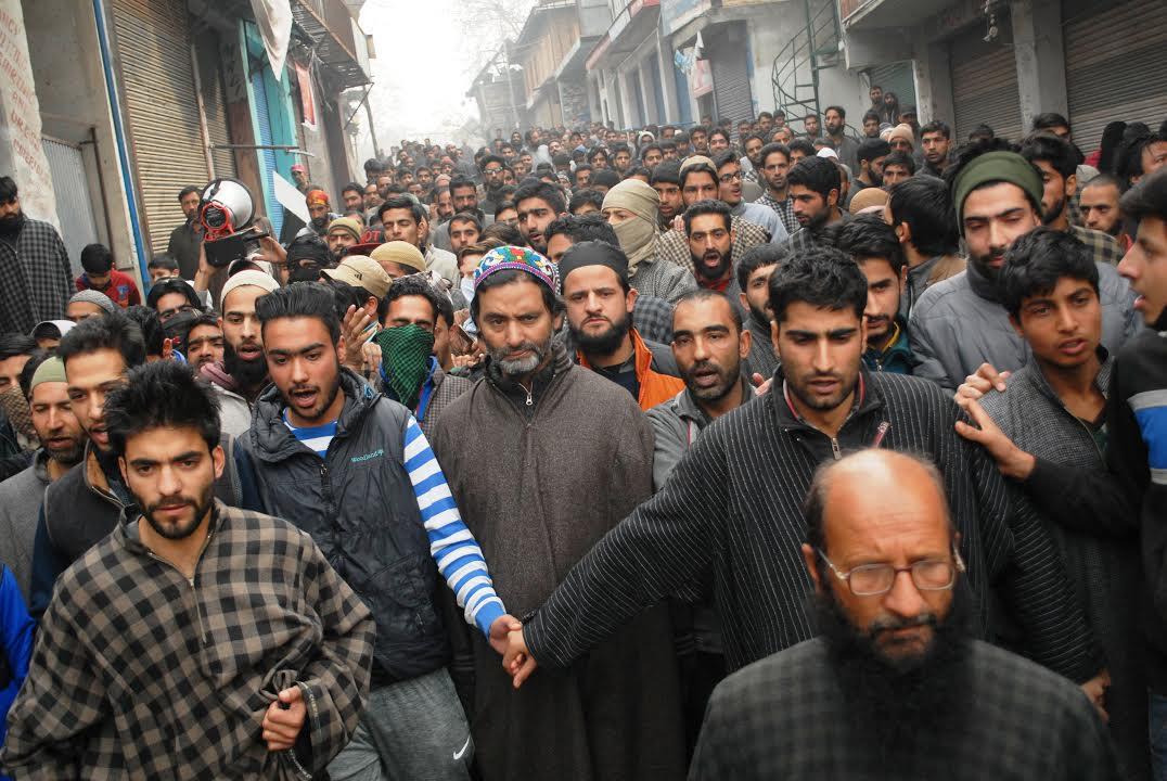 Malik reaches Tral at dawn, visits Burhan’s family